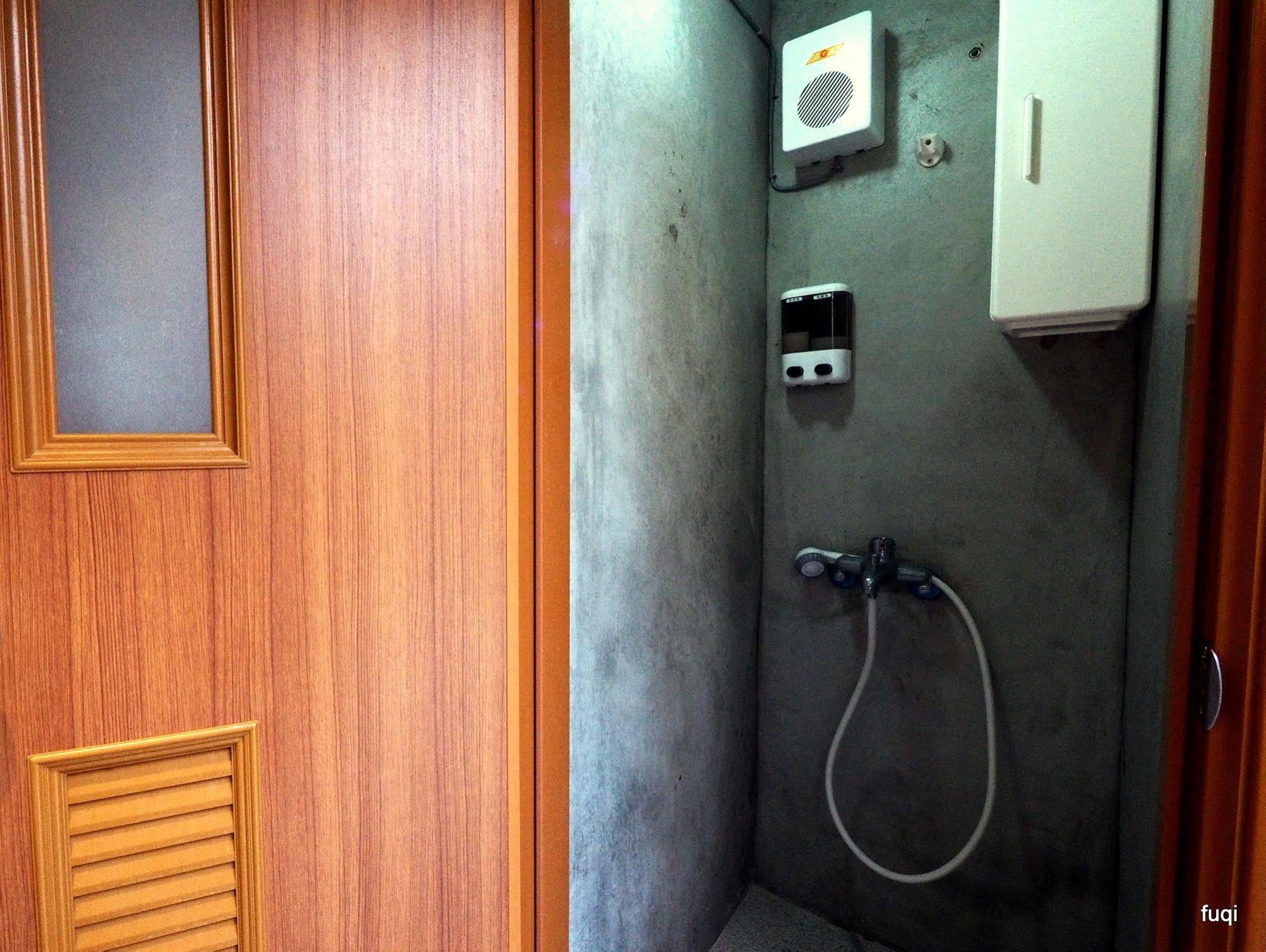 Fuqi Hostel - Heping Tainan Luaran gambar